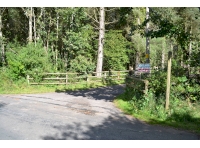 Southern entrance to the woodland where alternative parking can be found
